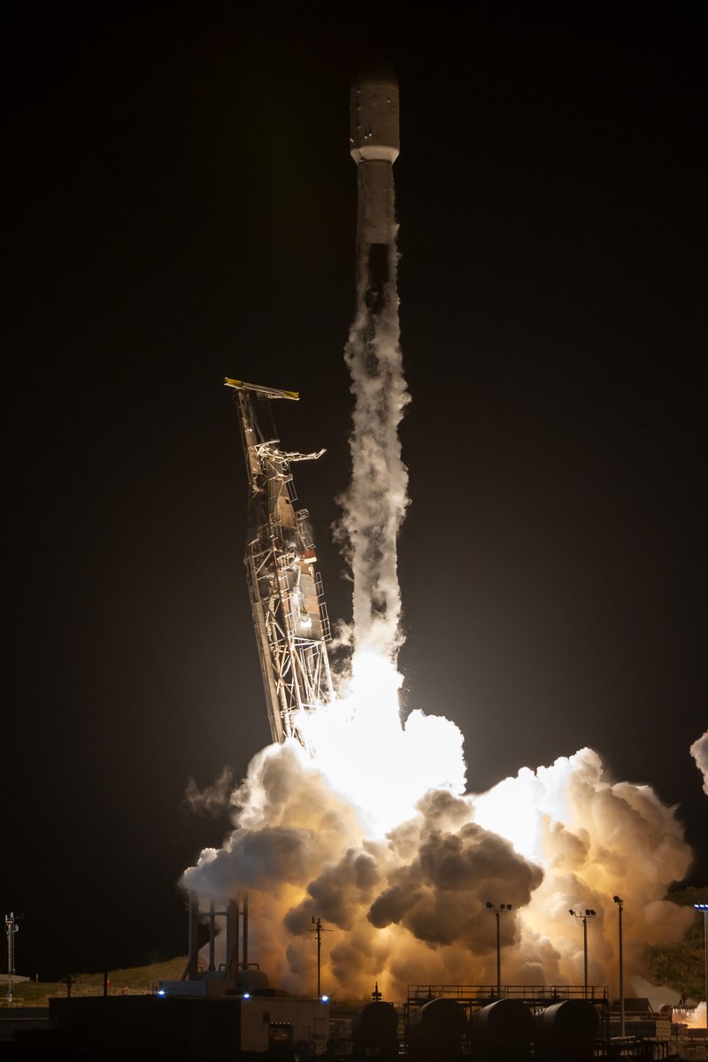 SpaceX's tweet photo. Falcon 9 launches 21 @Starlink satellites to orbit from California