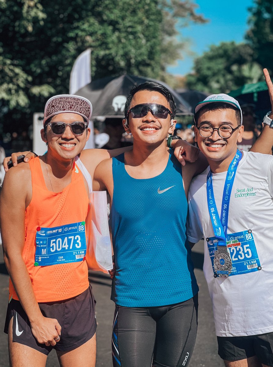 evandimanamana's tweet photo. The best best best relay team Semarang - Jogja 152km! 🫶🏻 #RunToCare https://t.co/9SUag30yBX