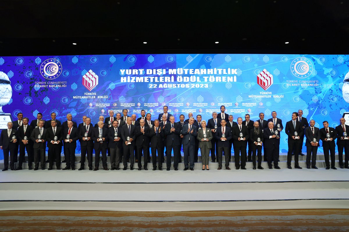 Ankara Ticaret Odası Başkanı @GurselBaran, Cumhurbaşkanı @RTErdogan'ın teşrifiyle @TMB_TCA tarafından Sheraton Otel'de düzenlenen 'Yurt Dışı Müteahhitlik Hizmetleri Ödül Töreni'ne katıldı.