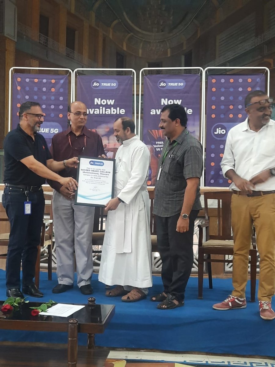 Sacred Heart College, Thevara, became Kerala's 2nd fully 5G enabled campus on 22.08.2023 by RJio 5G network. Shri Gopalan, DDG C, DoT, Kerala LSA explained about Sancharsaathi, Tarangsanchar, skill development & job opportunities
@DoT_India