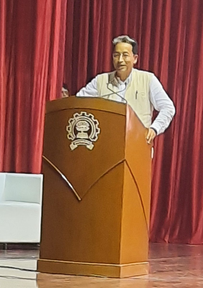 RatanSharda55's tweet image. #ActionForClimateCorrection 
Legendary Sonam Wangchuk in IITB sharing the pain of climate change