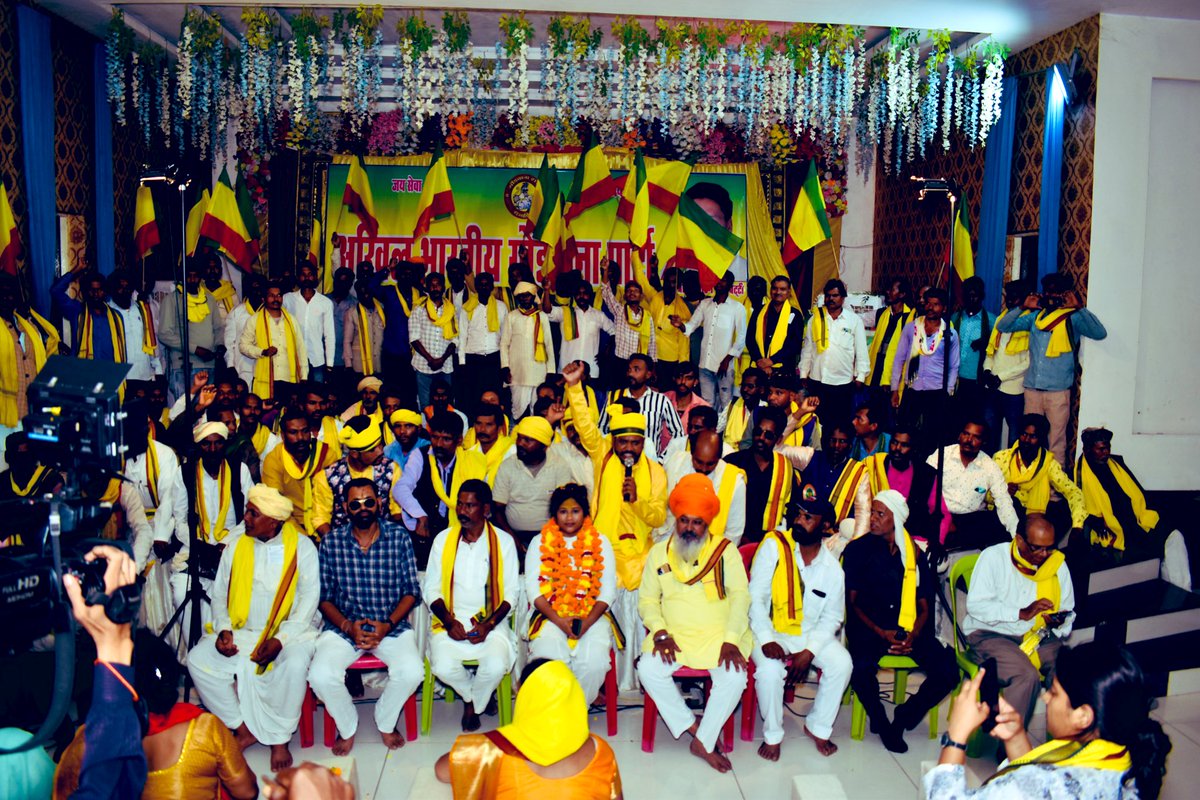 💥ऐसा समय आ गया है जहां ताकतवर बनना ही आख़िरी विकल्प रह गया है . 

जौहर 💥💥💥💥💥