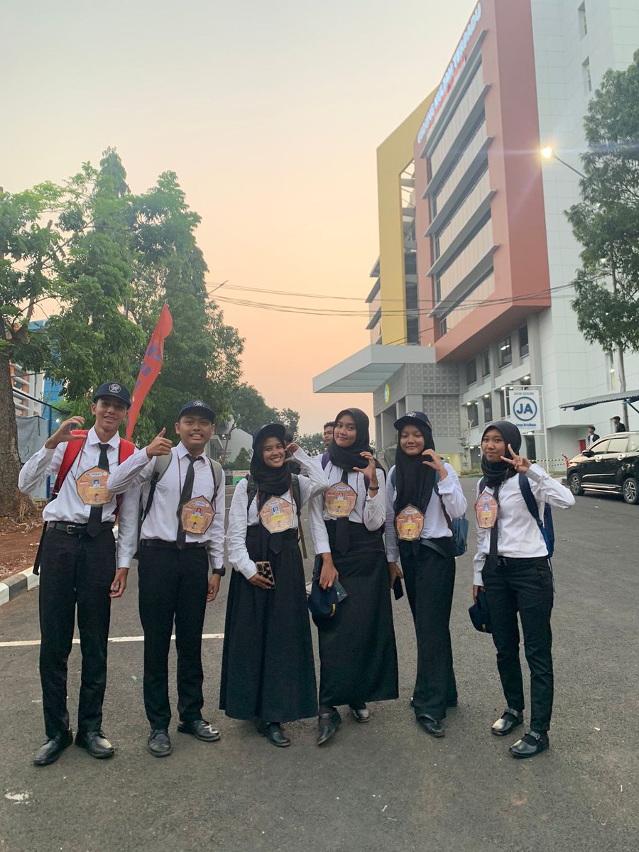 baradaily's tweet image. day 1 WaRNA 2023!
cape bgt, pegel bgt, ngantuk bgt
rate 7/10 😭🤟

#polines #ospek #maba2023 #WaRNA