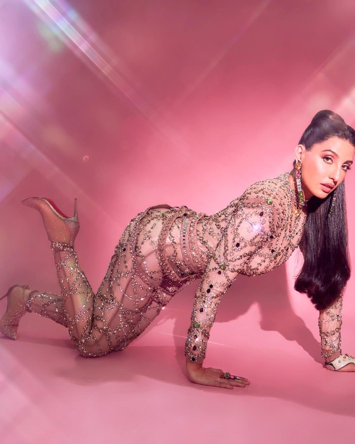 F4JVjzOXgAA-DC7?format=jpg&name=900x900