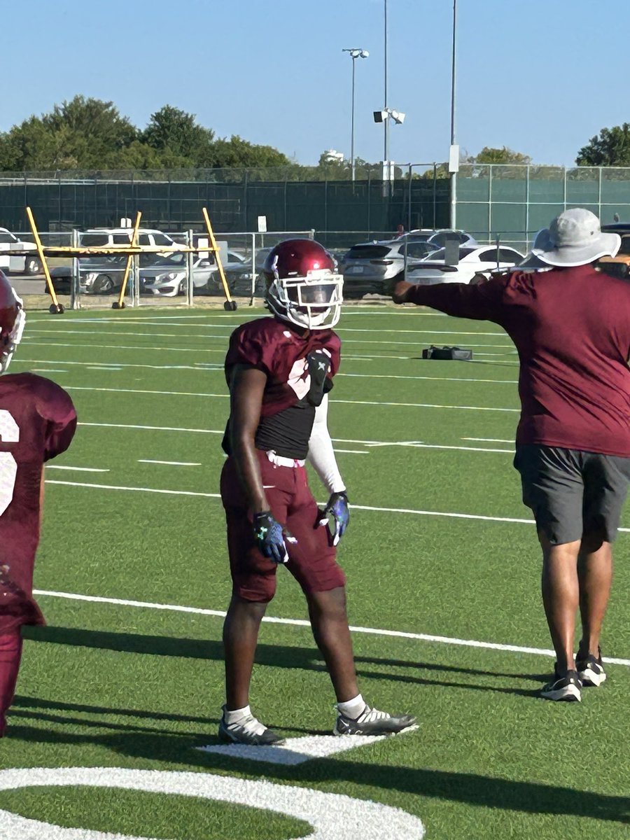chris_lottjr's tweet photo. The hard work will now be on display💪💪

@rohawksfootball  @CoachTraun  @HawkHypeMan  @TXTopTalent  @tdrecruits 

#FRESHMANSZN

#2027 DB https://t.co/IR6gmD1yYA