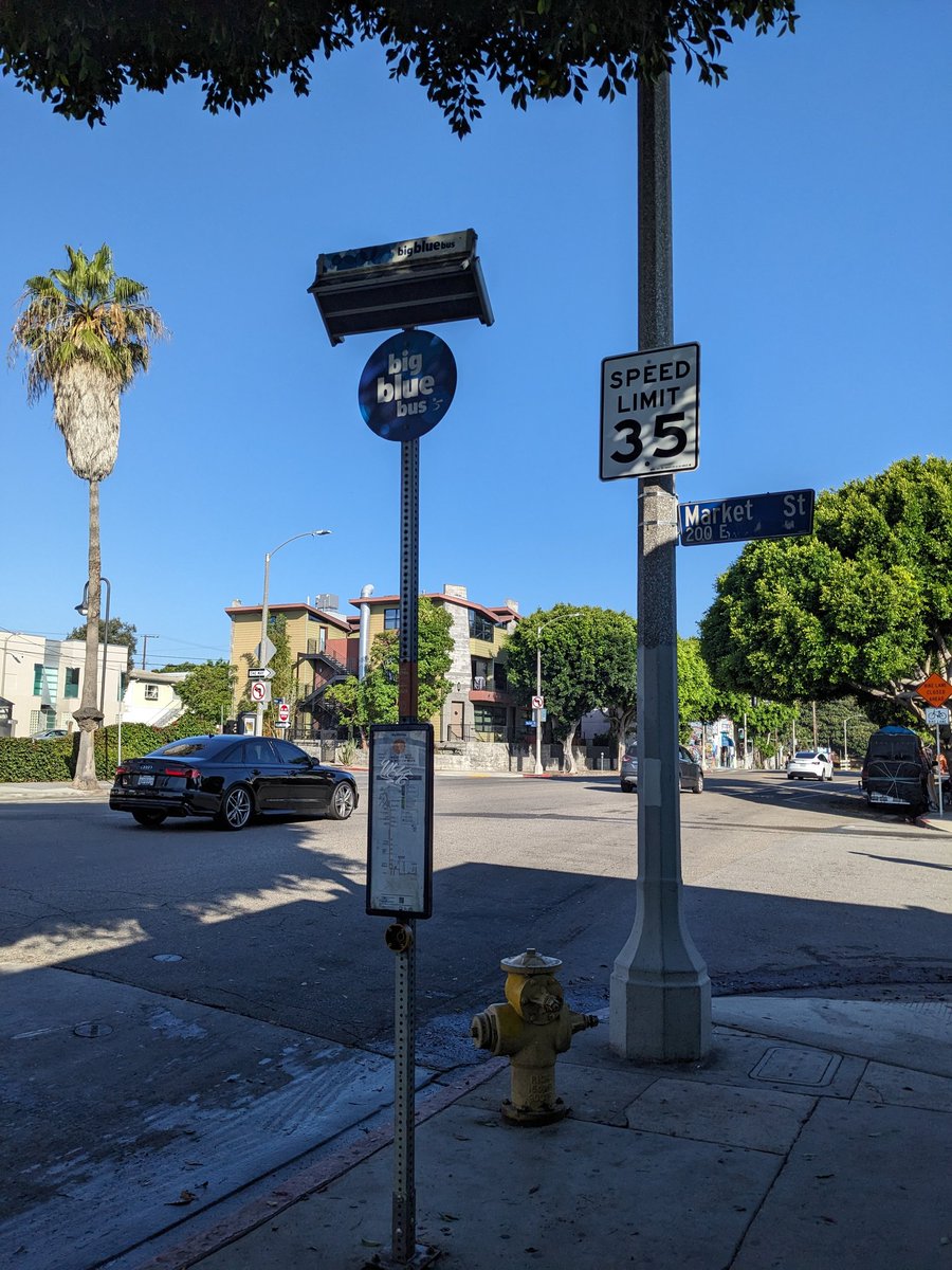 claireeohanlon's tweet photo. the northbound 1 digital display at market and main @SMBigBlueBus in venice has been broken for months. I have submitted multiple maintenance requests and no progress. what's going on??? https://t.co/QeD8JKjR78