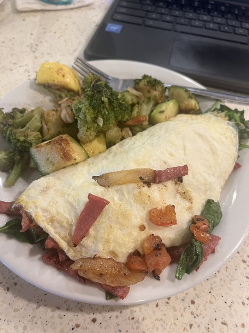 Breakfast 🤤 &hellip; reimburse $14 https://t.co/eVqcdd4dPf