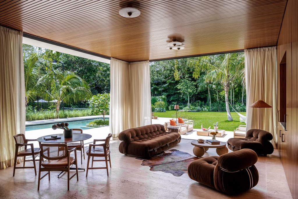 NATALIALABEL's tweet image. This Brazilian inspired contemporary villa in Miami is beautiful.