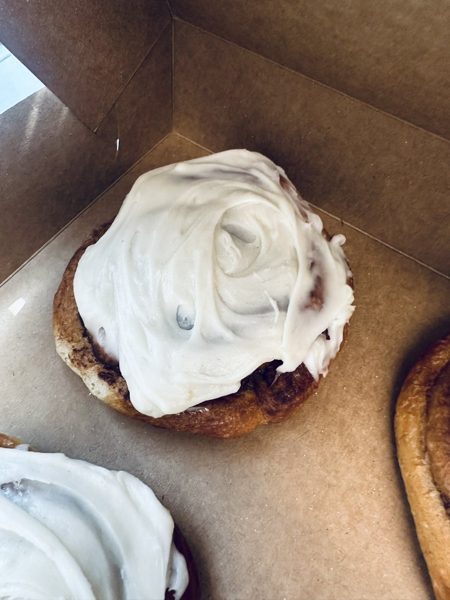 A_MinearAHL's tweet photo. We are thankful for community partnerships that brought us a treat this morning! And when I say treat, I mean TREAT. Have you had a cinnamon roll from Love Coffee?! #IYKYK #TrustyHuskies #CPSbest https://t.co/4egoyLYVuo
