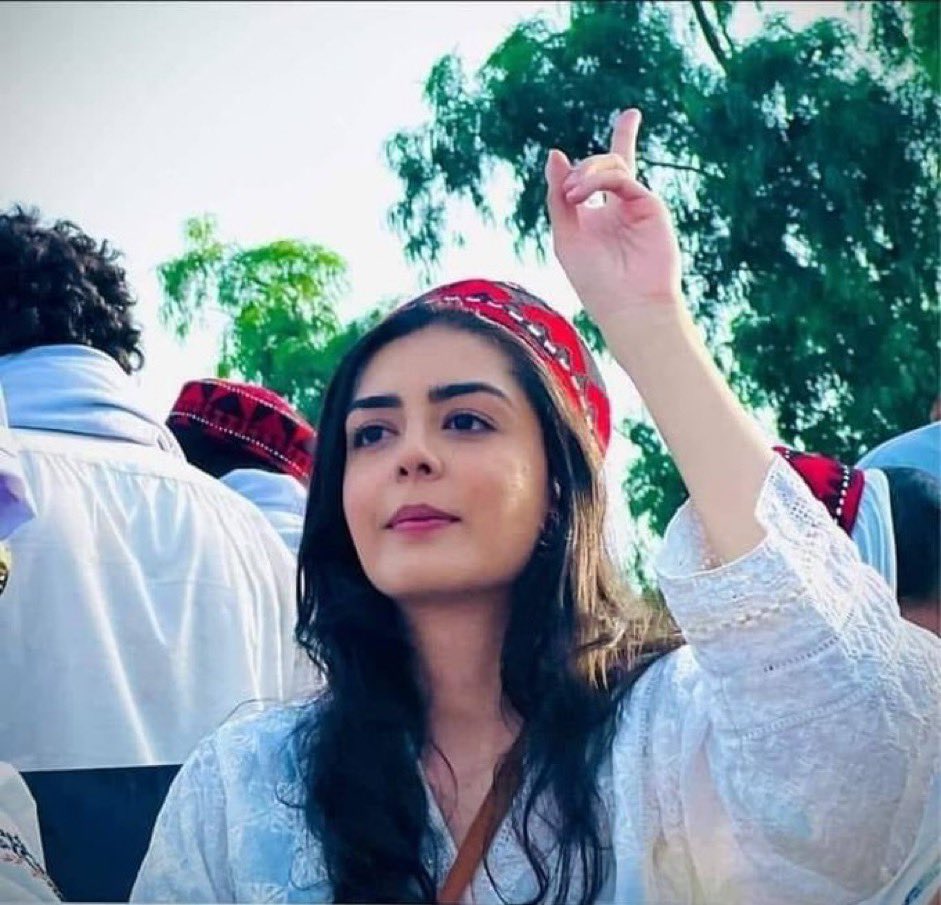 بېغیرته که شپیتۀ وي مردہ باد. 
غیرتي دې که ترلۀ وي زندہ باد
#Long_live_resistance 
#HumanRights <a href="/ImaanZHazir/">Imaan Zainab Mazari-Hazir</a>