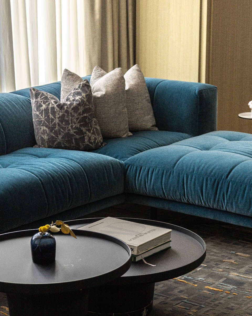 FSToronto's tweet image. Our Presidential Suite is perfect for intimate gatherings. From the design and decor to the attention to detail, this space is a luxurious place to stay but also the ideal venue to gather with friends and family. #FSToronto #FourSeasons #VisitToronto #LuxuryHotel #BloorYorkville