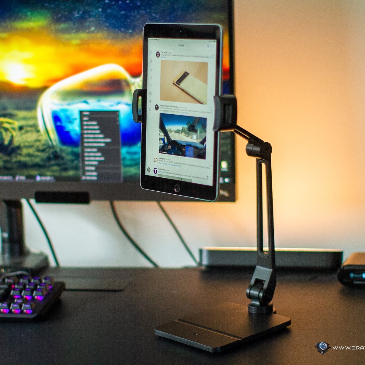 twelvesouth's tweet photo. Pricey devices and sticky fingers are not a good mix. 👶 #HoverBarDuo to the rescue! "hang your #iPad high enough above the ground so your toddler can’t reach it, but they can still watch @cocomelon_official while playing in the play area."-@cravingtech�  https://t.co/cyI3q4gVZ8 https://t.co/aEStu23Hhz