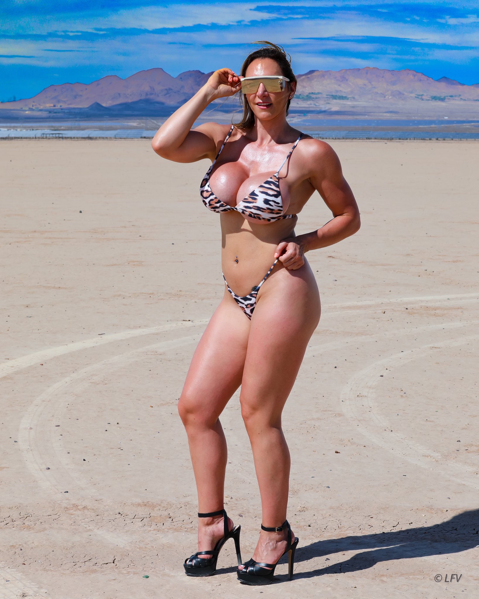 The calm before the storm..🔥🔥🤩❤️🙋🏻‍♀️ #LasVegas #lasvegas2023 #summer2023 #SummerVibes #vacations #photooftheday #modeling #contentcreators #BikiniFitness #bikinioftheday #Goodtimes https://t.co/84LyHLtkMR