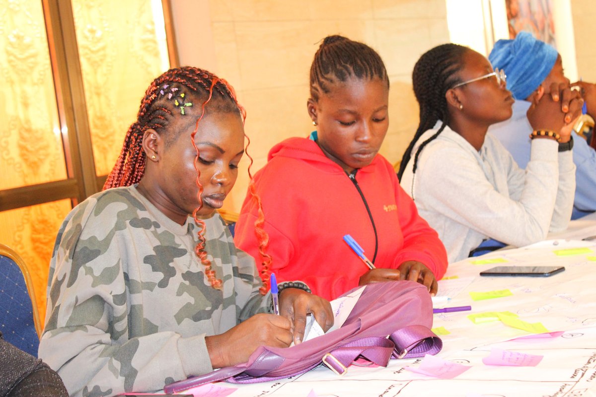 Tech4Youth1's tweet photo. 🚀 #Tech4Girls #Entrepreneurship training
Day 2 🔥
Delving into customer insights💡
Crafting the ideal product based on their needs 💬 Every interaction counts 🚀🚀
Let's journey together towards success 🎯💼👩🏽💻
#Tech4Girls #EmpoweringWomen #SDG https://t.co/qaP5P890Yr