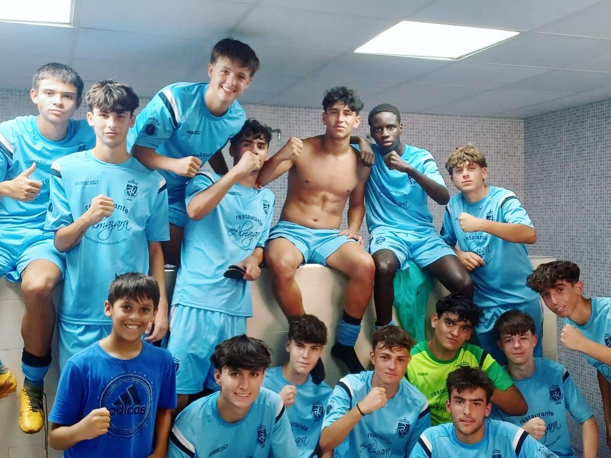 EFValdemoro's tweet photo. Este fin de semana, jugadores de nuestros Juvenilles A, B, C y D disputaron un amistoso con resultado favorable, 1️⃣—2️⃣, en una primera toma de contacto tras el verano, con gran esfuerzo por parte de todos bajo un sol de justicia.. 🔛

#vamosescuela🔵 https://t.co/O7DHdintCh