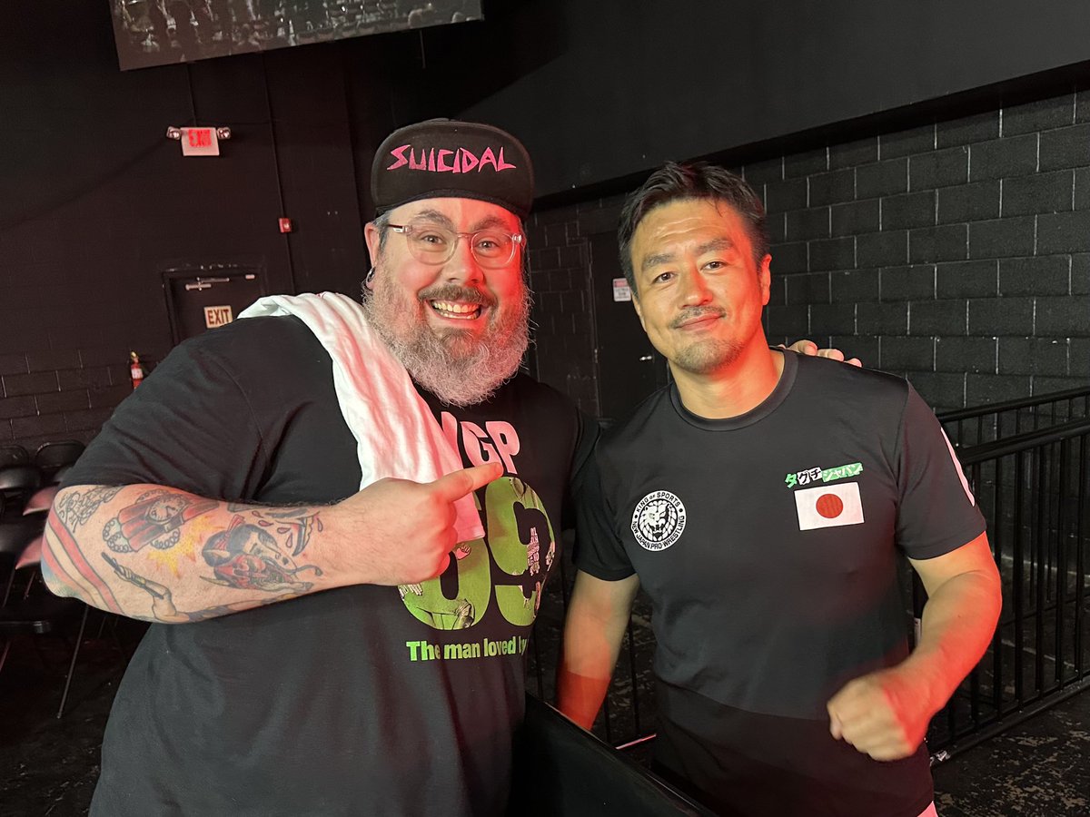 TheDooge's tweet photo. Hey, you guys remember that time I got to meet @taguchiryusuke ?
#FunkyWeapon https://t.co/9j6AYcQ0PR