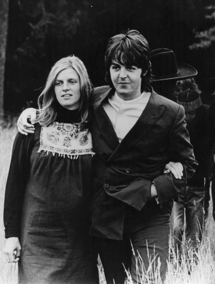 dailyeastman's tweet photo. linda and paul mccartney photographed during the beatles’ final photoshoot. august 22nd, 1969. https://t.co/cHZrXnb5yk