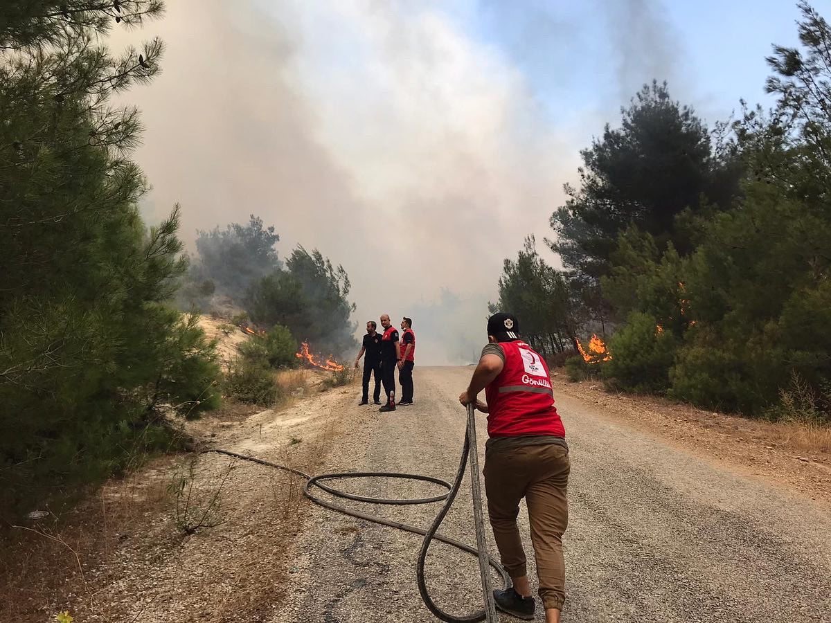 Çanakkale’de yangınlarla omuz omuza mücadele ediyoruz 💪🏻

Gönüllülerimiz ve afet ekiplerimizle birlikte yangın söndürme çalışmalarına destek veriyoruz.

🔴#DaimaHazır