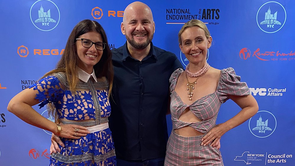 So proud of my comrades, <a href="/JulesBruff/">Jules Bruff</a>  &amp; Alethea Root, &amp; the rest of the <a href="/GoodSideofBad/">Good Side Of Bad | Film</a> team for WINNING the AUDIENCE CHOICE AWARD for BEST FEATURE FILM in the Festival of Cinema NYC! 🏆
*(I'm consulting producer on the project.) 
Let's get even better offers for distribution!