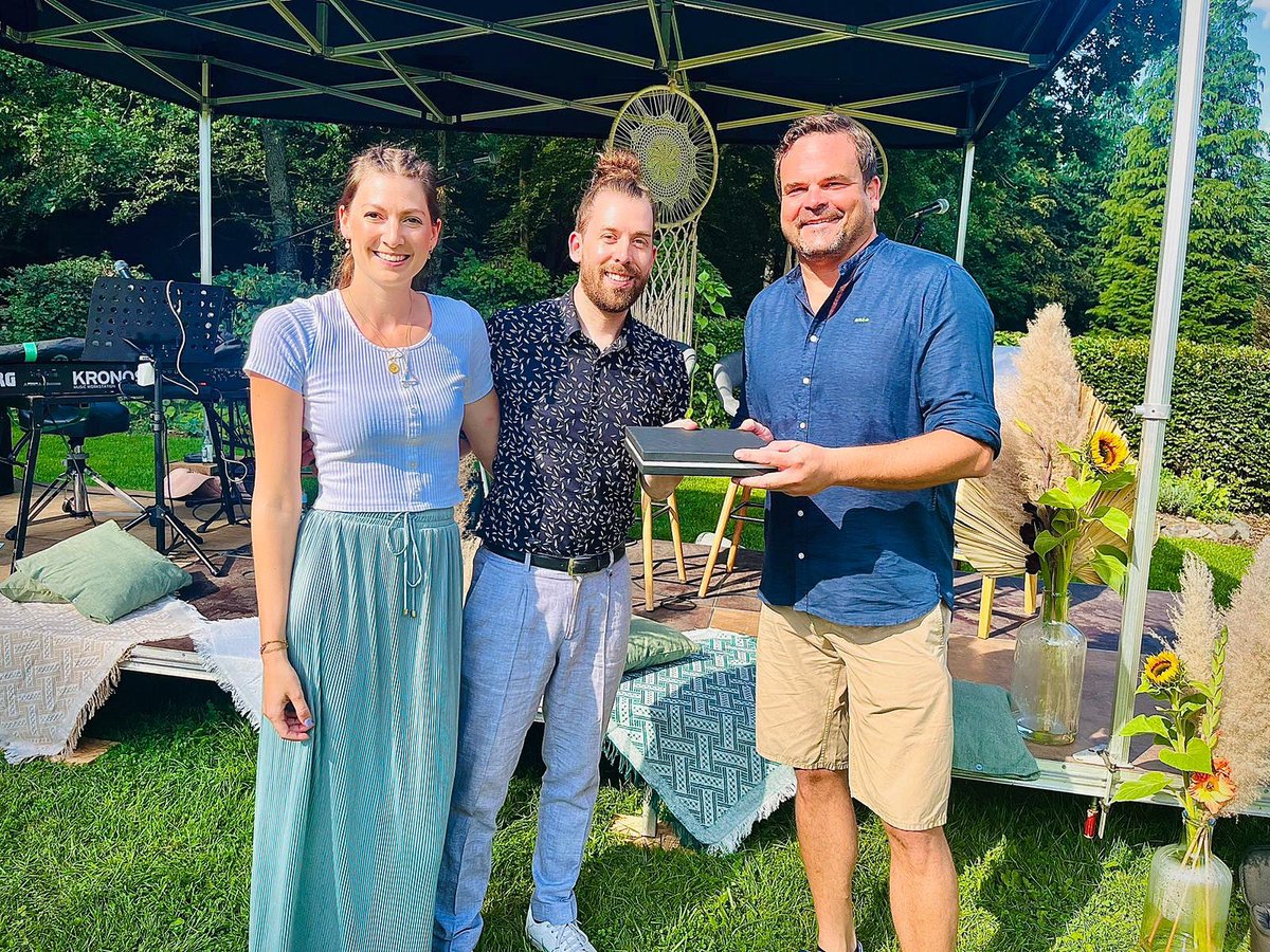 ❤️Palliativstation erhält Spende❤️

Das Picknick-Konzert im Kurpark Prüm für die Palliativstation des örtlichen Krankenhauses war ein voller Erfolg. 

Wir waren auf der Bühne durch Tobias Schmitz vertreten, der neben seiner Musik auch eine Spende übergab.

 📸Pia Schellen