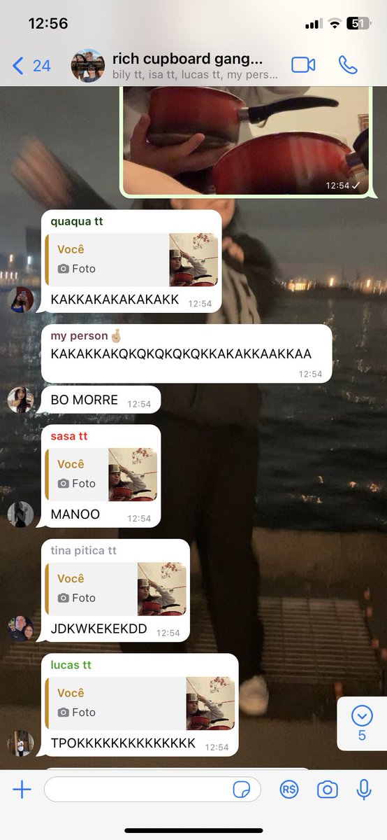 zagobru's tweet photo. O MAIOR SQUAD VOLTANDO DPS DE 3 ANOS MDS!!!

((eu com panela na cabeça no banheiro https://t.co/5aRDfAHcUW