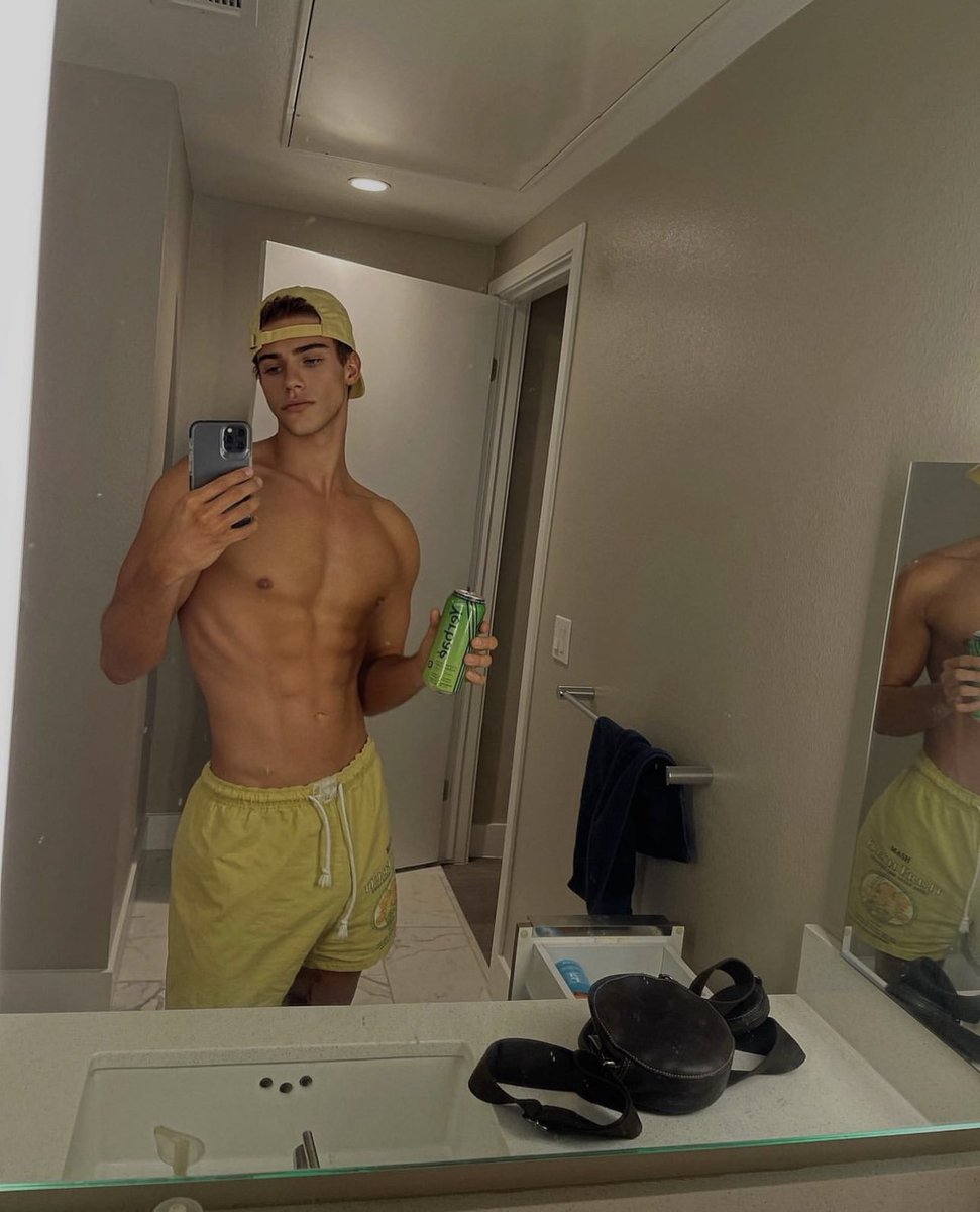 LorenzoboldOf's tweet photo. Who’s thirsty ? https://t.co/JM4R1uKuid