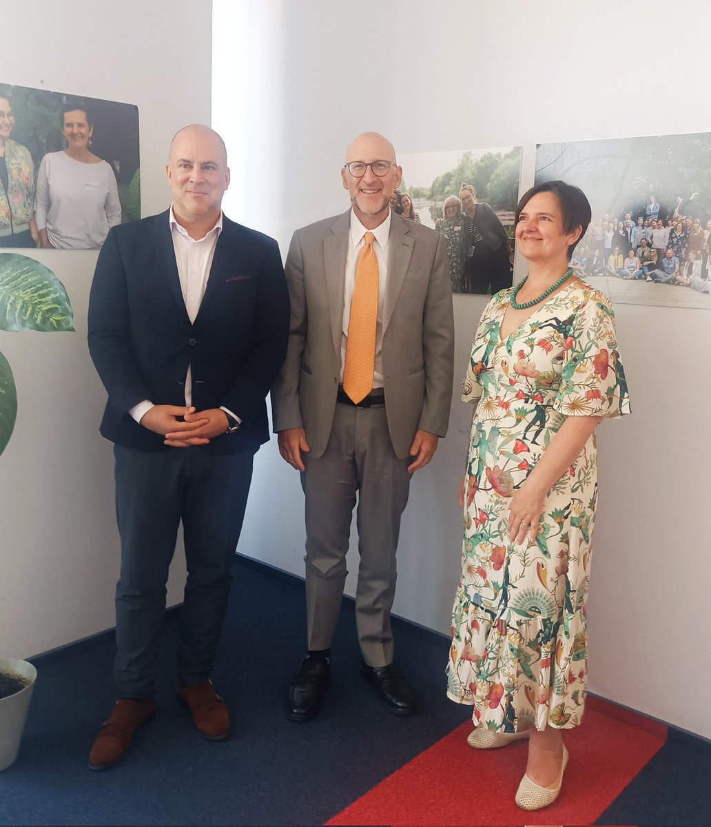 ItalyinPoland's tweet photo. Ho avuto diretta e toccante conferma di quanto rilevante sia l'impatto del sostegno assicurato da @ItalyMFA ai rifugiati🇺🇦in🇵🇱" ha detto l'Ambasciatore d'🇮🇹 in🇵🇱 @LucaFranchettiP dopo gli incontri con beneficiarie🇺🇦dell'assistenza di @UNHCRPoland e dell'ONG #PolishMigrationForum https://t.co/Sm4hTpXcbX