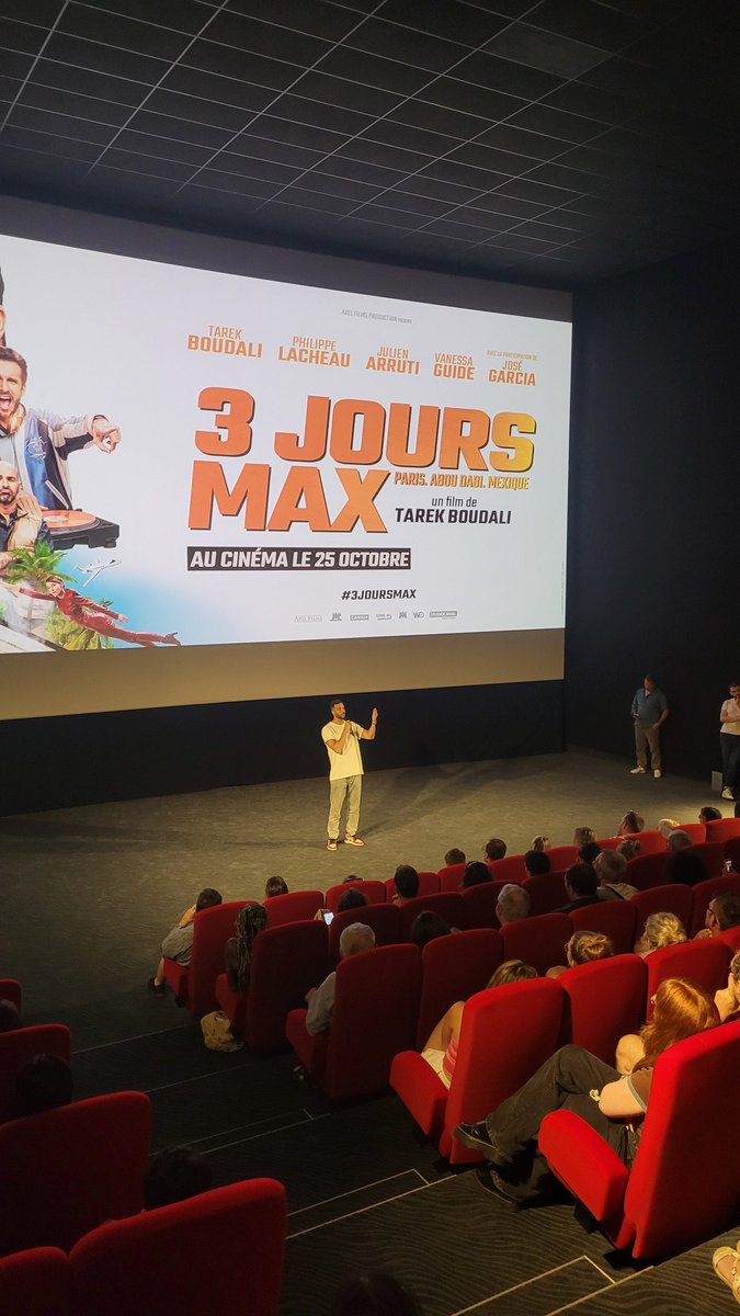 NBaisez's tweet photo. 1ère date de la tournée d'avant-premières de 3 JOURS MAX à Epernay devant 300 spectateurs ! Merci @TarekBoudali 
@jbbaptistedavi @StudiocanalFR https://t.co/FwkCD7wsRz