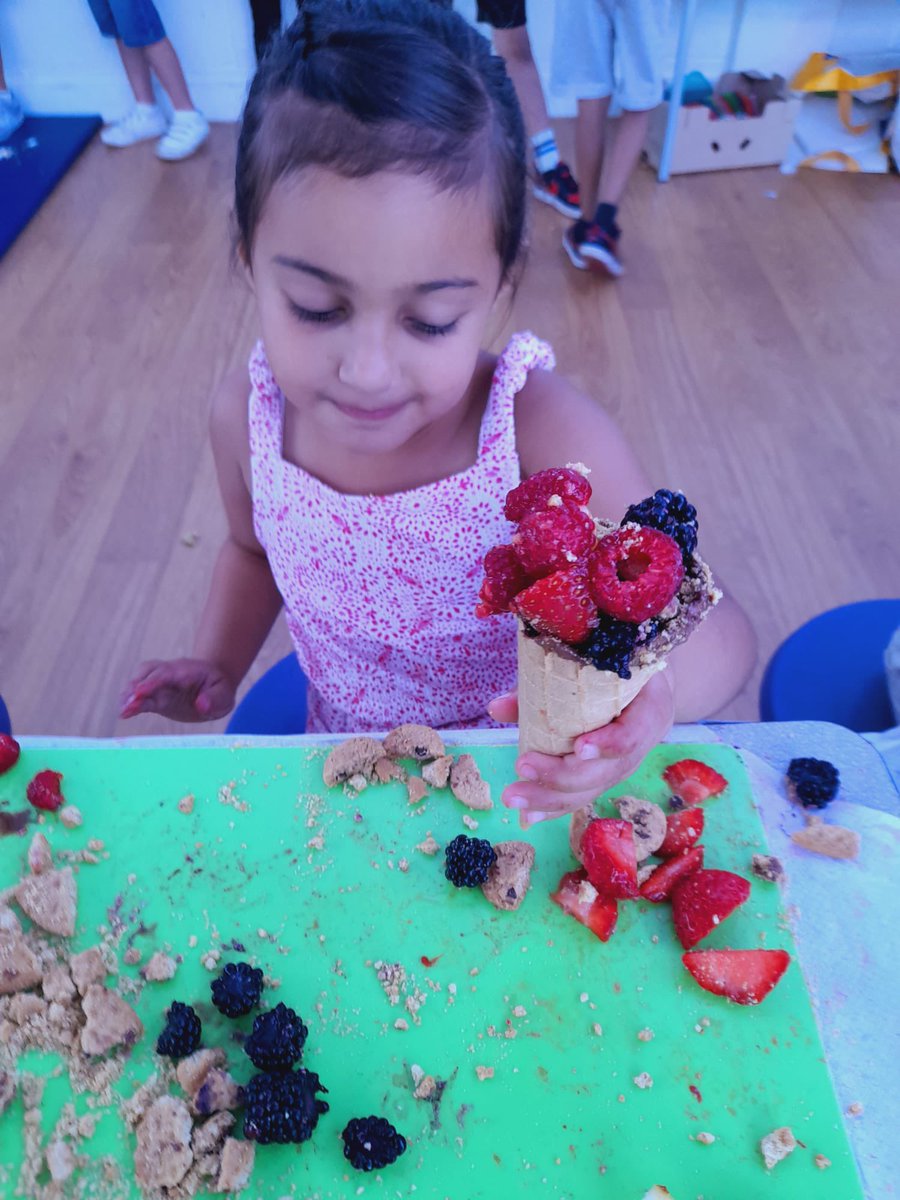 Our final week and the fruit activities continue - today the children made some delicious fruit cones🍦🍓🫐Great way for them to try new fruits in an exciting way!! #HakunaFruitata 

@bringitonbrum @StreetGames @StreetGamesMids @washwoodheath @commlettuk