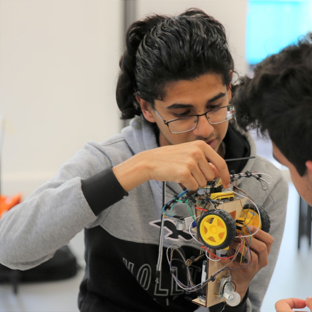 scienceoxford's tweet photo. Congratulations Sid, for winning the 'Maker Mindset Award' at the #STEMSummerExperience! Always willing to help others with code and design, and work through challenges! #robotics #coding https://t.co/kDP8jyJWVP