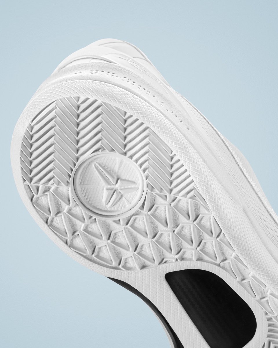 nikebasketball's tweet photo. ✅ Engineered mesh upper
✅ Pebble-grain leather overlay
✅ React foam insole

In partnership with Vanessa Bryant, the 'Halo' colorway concept and launch was created as a way to honor Kobe's birthday each year.

Arriving globally August 23 in SNKRS, the 'Halo' concept will be an annual release that will celebrate this special date.