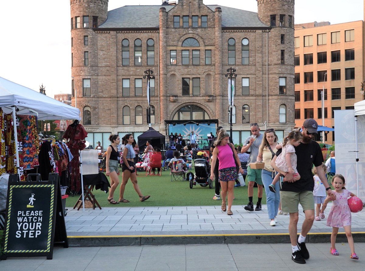 Summer is in full swing at @beaconparkdet! W/ activities like City Glow Yoga & Night Markets, the community is rejoicing as it marks its 6th year of providing a sustainable, inclusive green space for both local residents & visitors from around the world to relish the city vibes.