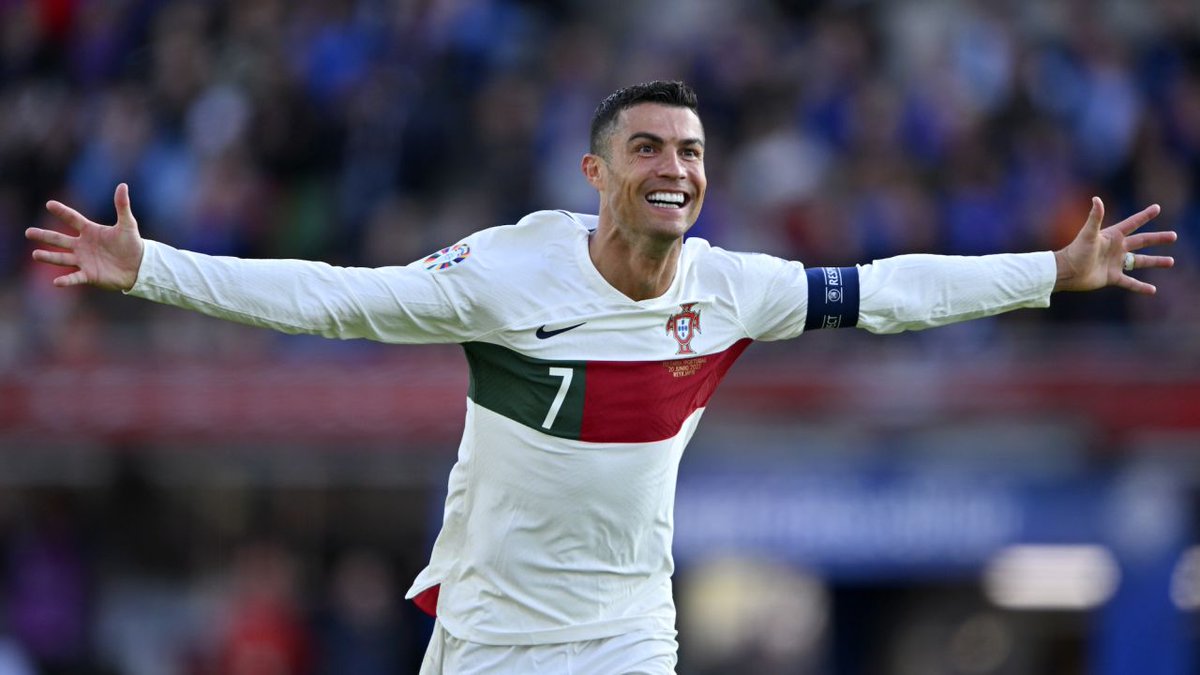 sawesitr's tweet photo. Suiiiiiiiiii, 🤩 The Greatest Of All Time 👀"#CristianoRonaldo https://t.co/GY9dEvUMGP