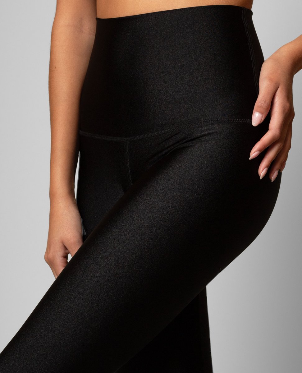 Ultraluxe is back in black and better than ever. Shop the restock before it's gone.

Why we love it:
~seamless high waistband
~subtle sexy sheen
~amazing compressions and squat-proof coverage
~4-way stretch
~made in the USA