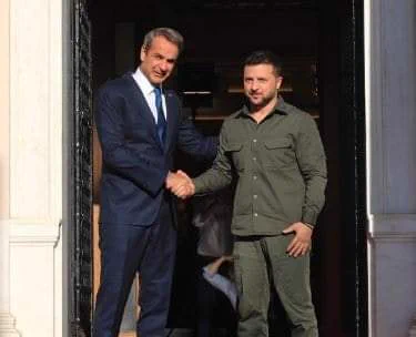 left_mpatzaki's tweet photo. Πόσοι Ναζί μπορούν να χωρέσουν σε μια εικόνα; https://t.co/ivg6autK4l