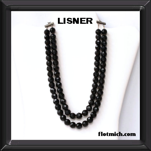FlotsamMich's tweet photo. A mid-century classic - black glass beads in an elegant choker necklace. https://t.co/pmNH57Jfpa #vintage #jewelry #necklace #choker #midcentury #designer #signed #Lisner #seasonless #giftsforher #giftsforwomen https://t.co/GG4nRJ08QH