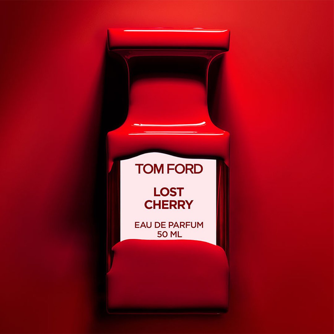 Tom Ford Lost Cherry EDP kaybolmaz bir iz bırakırken, meyve ve odunsu notaların çarpıcı kombinasyonuyla etkileyici bir imza kokusu sunar. 🍒🌟 
#SevilGüzelliğinDünyası 
#TomFordLostCherry