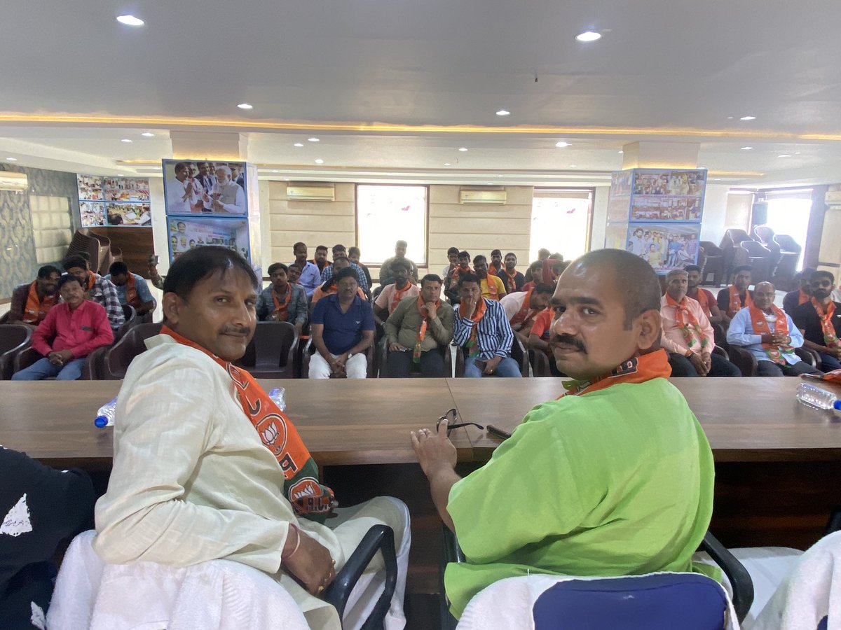 rastrgaurav's tweet photo. कोटा उत्तर विधानसभा कोटा शहर
नमो वालिंटियर कार्यशाला व
बूथ विजय संकल्प बैठक
@chshekharbjp https://t.co/gVP0Tygs2E