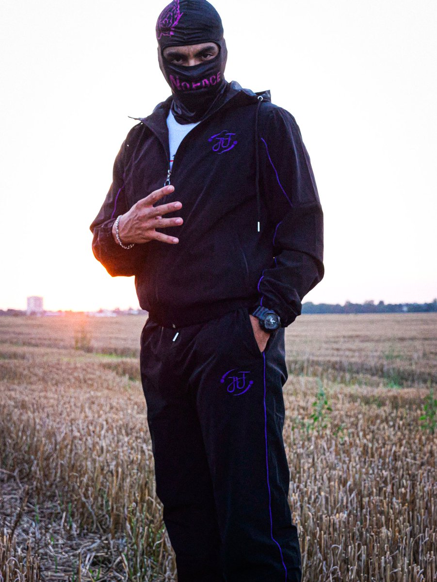 TobiasWhell's tweet photo. Après de nombreux mois de taff voici officiellement le nouvelle ensemble NoFace qui sera dispo au pop up store et bientôt sur le site 🥷 Prix: 99,99€ https://t.co/1H5zxgqJkr
