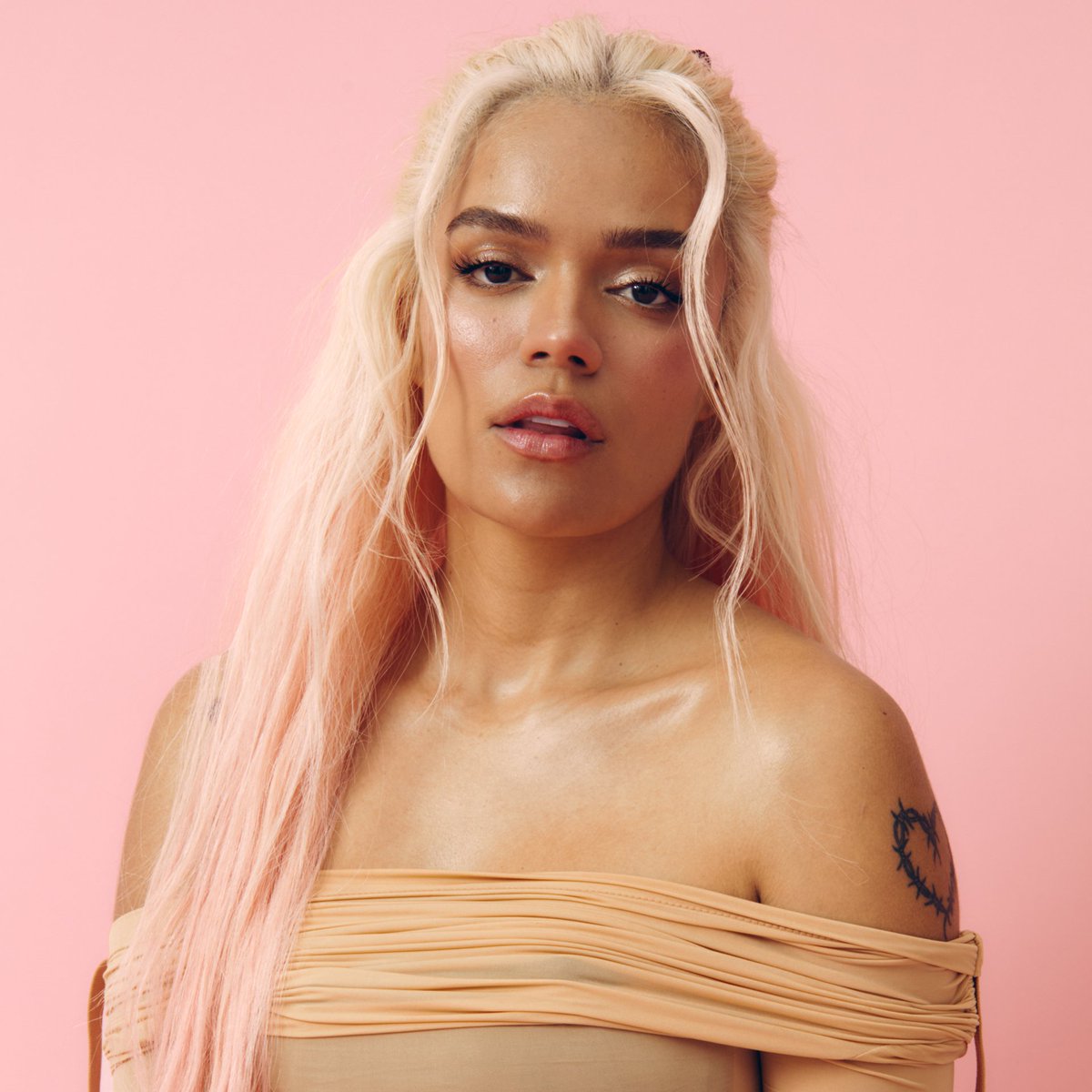 KarolGWW's tweet photo. Karol G tendrá su primer performance en los #VMAs. 😳🔥

—12 de septiembre! https://t.co/irp9dw3KbG