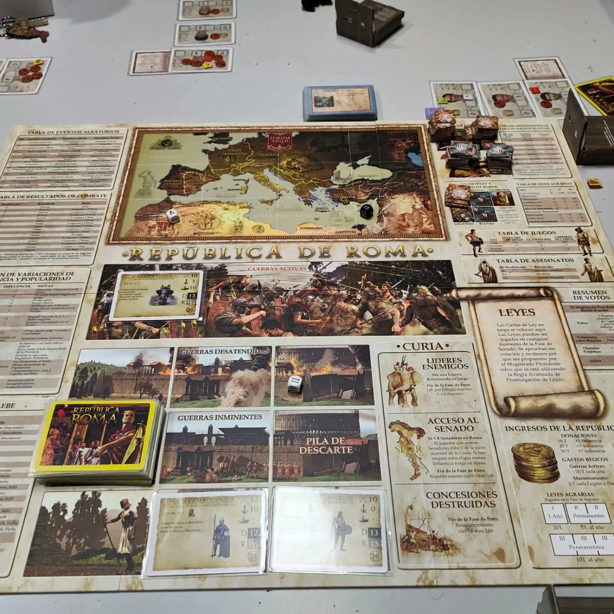 ClubDreadnought's tweet photo. República de Roma es largo, duro y dominado por el azar, pero es el ejemplo perfecto de cómo unas buenas mecánicas son capaces de crear una narrativa inolvidable.

Periódicamente sale a mesa en el Club.

#clubdreadnought
#edgent #republicaderoma #juegodemesa #boardgame https://t.co/lKNrKCHAQN