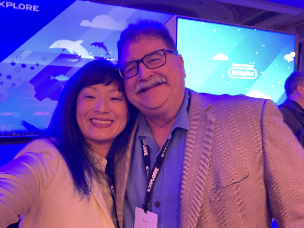 BettyJunod's tweet photo. #vmselfie with Brian Cox from our marketing team supporting Spring, Tanzu Application Service, Data services, Application Catalog, and Azure Spring Apps Enterprise! #VMwareExplore https://t.co/OiMnzx6fyg