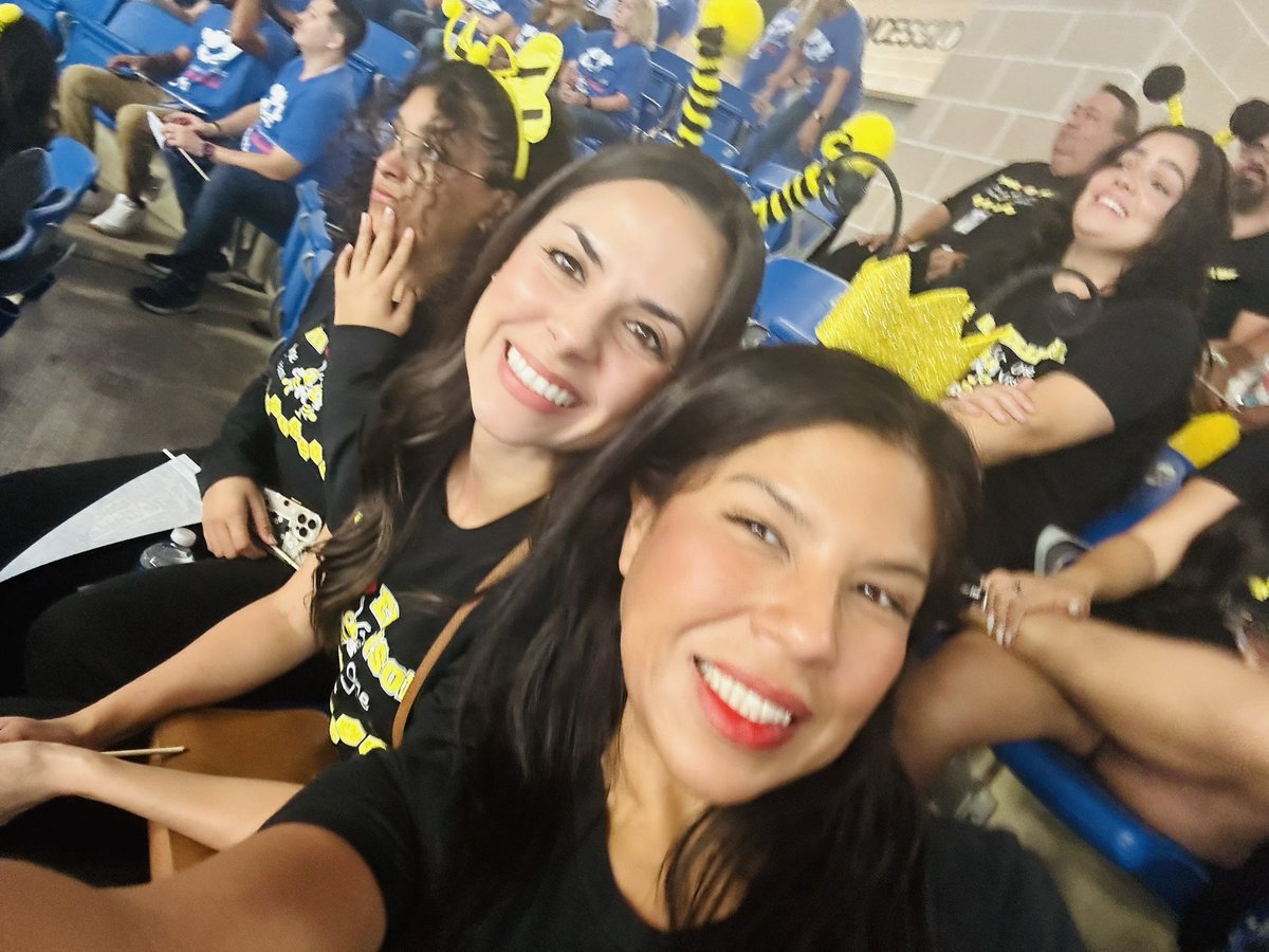 Denise Alejos (@denisealejos) on Twitter photo Convocation 2023 #TeamNorthside <a href="/MsVarelasClass/">Carolina Varela</a> <a href="/ONoeRodriguez/">Orlando Rodriguez</a> @M_ArevaloVargas <a href="/JeanMarieAust12/">Jean-Marie Austin</a> Convocation 2023 #TeamNorthside <a href="/MsVarelasClass/">Carolina Varela</a> <a href="/ONoeRodriguez/">Orlando Rodriguez</a> @M_ArevaloVargas <a href="/JeanMarieAust12/">Jean-Marie Austin</a>