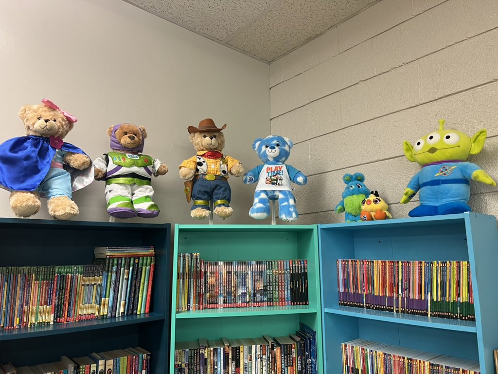 DrClintFreeman's tweet photo. It’s all about the experience!  @Mrs_C_Butcher understood the assignment. It’s going to be a great year!  @SennThomasMS @BlackcatMatt https://t.co/5K9RJvKgEb