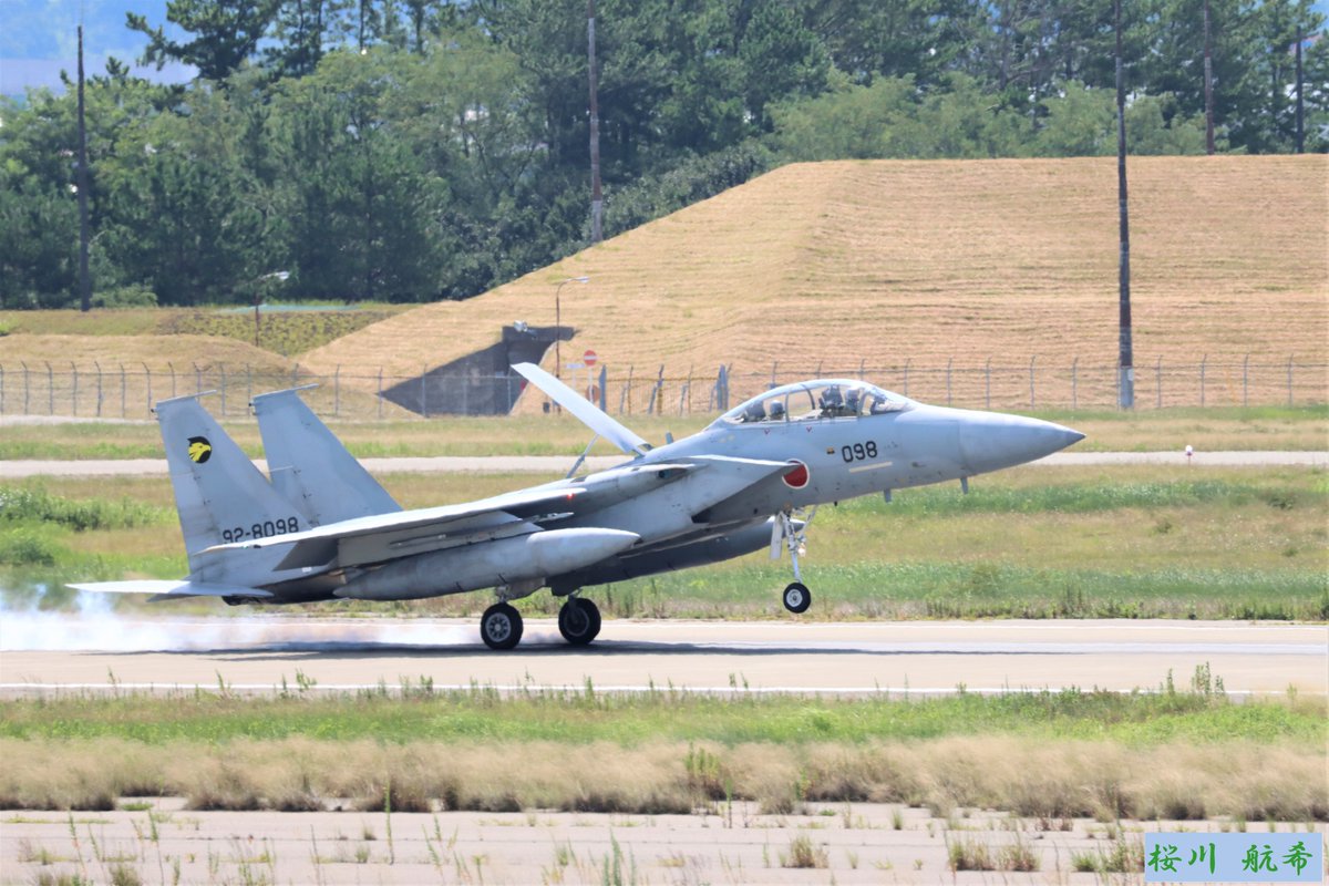今日は、小松基地第306飛行隊所属、F-15DJの098号機の写真です📷 訓練