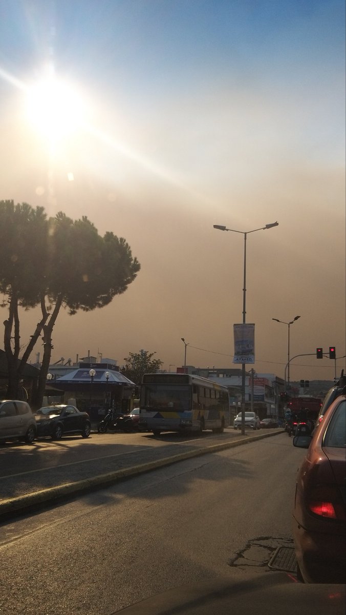 Chris_Vasileiou's tweet photo. Από τύχη ζούμε. Προς το παρόν...
#AthensView #φωτια https://t.co/orexy0cwLR