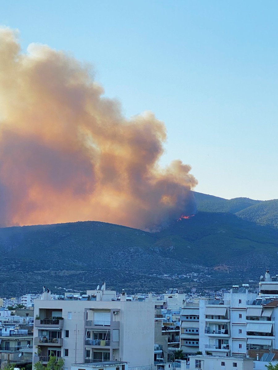 nasauce's tweet photo. Να δούμε αν θα μείνει τπτ στο τέλος #Athens #φωτια #Παρνηθα https://t.co/jOYNkcMxpp