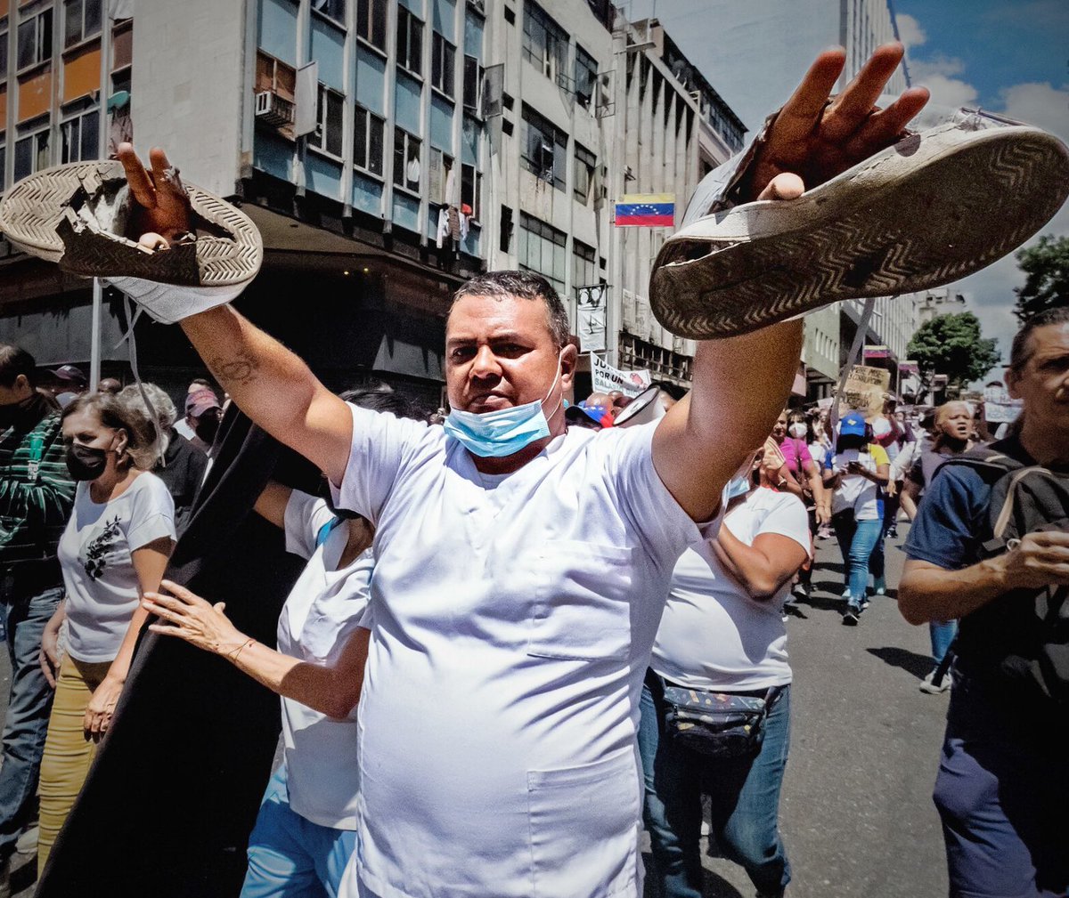 Presuntos funcionarios de la PNB detuvieron la tarde de este lunes #21Ago al enfermero y defensor de DDHH laborales, José Cádiz, mientras caminaba a su casa en el centro de Caracas.

A las 12:08 PM de este martes #22Ago el trabajador se encuentra en desaparición forzada.

Ninguna…