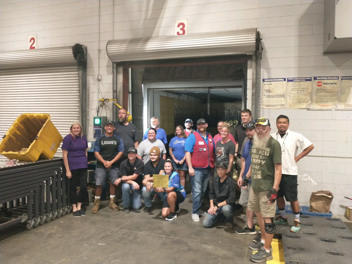 PhilWalls2649's tweet photo. Great start to the week for 2649 and the back end during Back End Appreciation week! We won the Golden Ticket!! Thanks to the RDC for the unload and the swag!!! #backendappreciation https://t.co/abQEfWoTqK