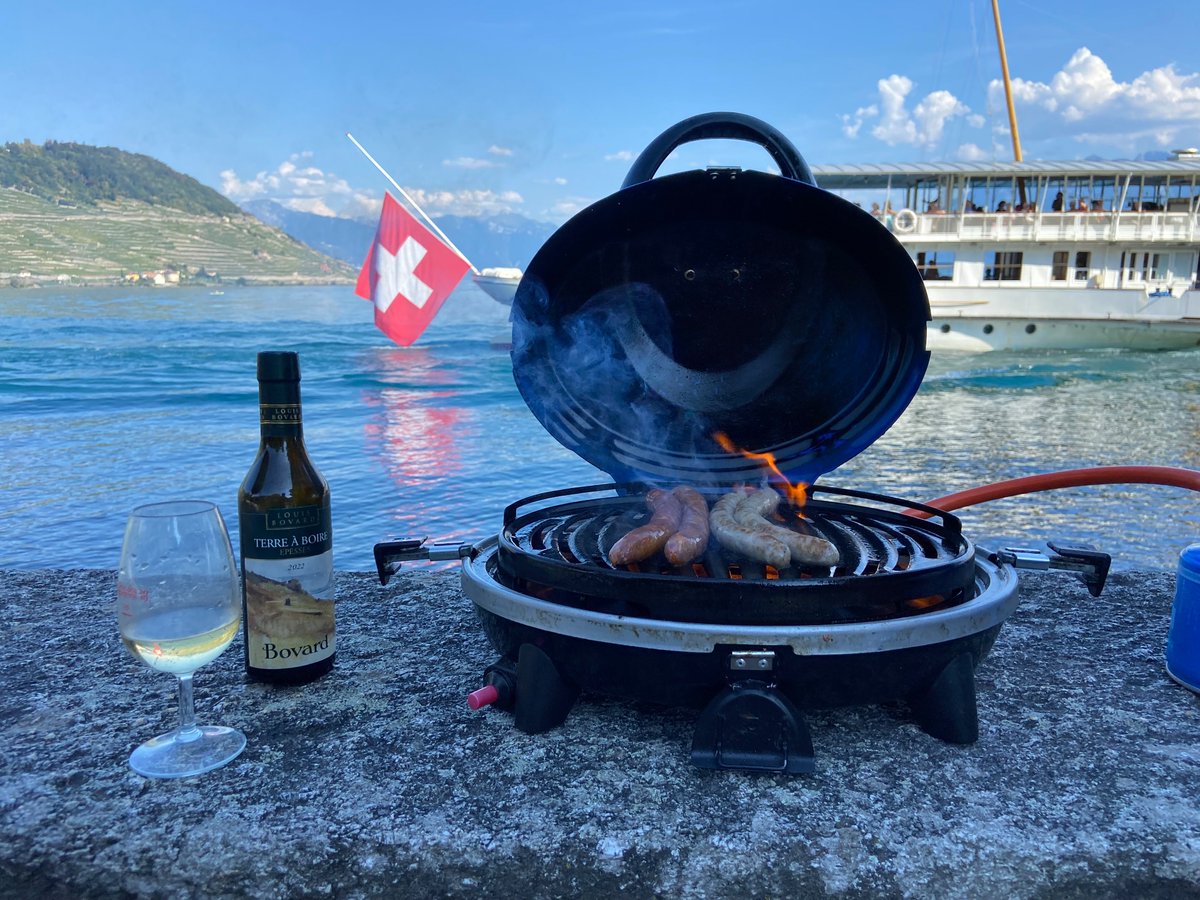 SwissD1VER's tweet image. D1ver cooking up a storm

Lakeside afterwork BBQ 

#Cully #Switzerland #ChezNardi #DomaineBovard #LocalLife